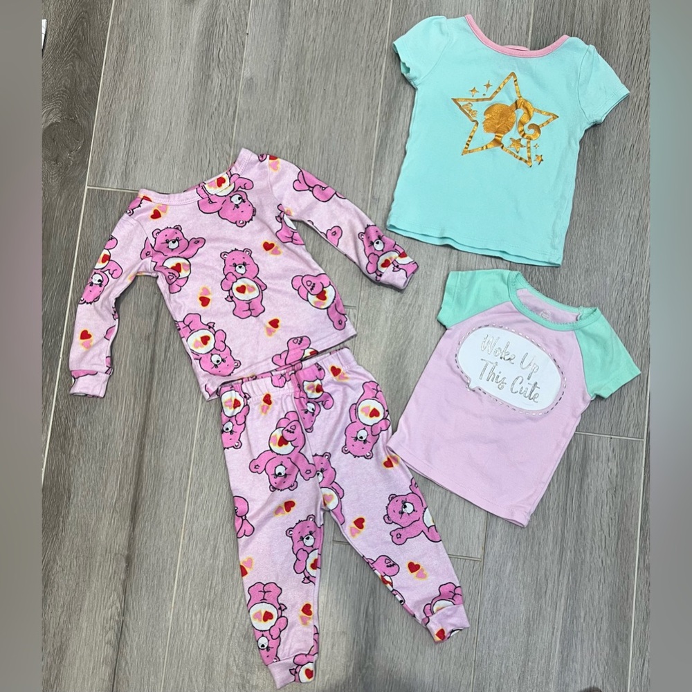 🌟3/$22🌟 Bundle of 4 items of girl's pajamas. Size 18 month to 2t.